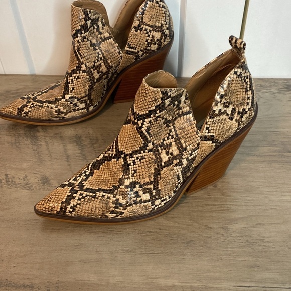 Steve Madden | Women's brown & cream Leather Python Print Ankle Boots - 10 - Picture 4 of 9